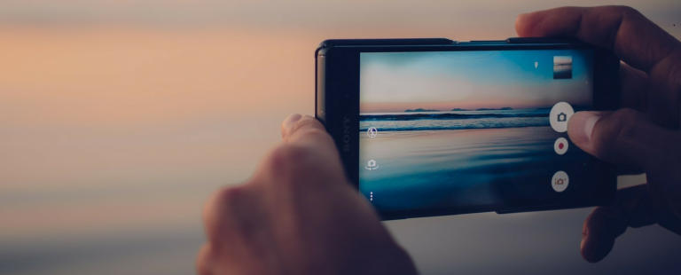 &Phi;&omega;&tau;&omicron;&gamma;&rho;&alpha;&phi;ί&epsilon;&sigmaf; &mu;&epsilon; &tau;&eta; &mu;&epsilon;&gamma;&alpha;&lambda;ύ&tau;&epsilon;&rho;&eta; &alpha;&pi;ή&chi;&eta;&sigma;&eta; &sigma;&tau;&alpha; Social Media